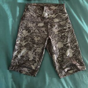 Lululemon wonder train high rise shorts 6’